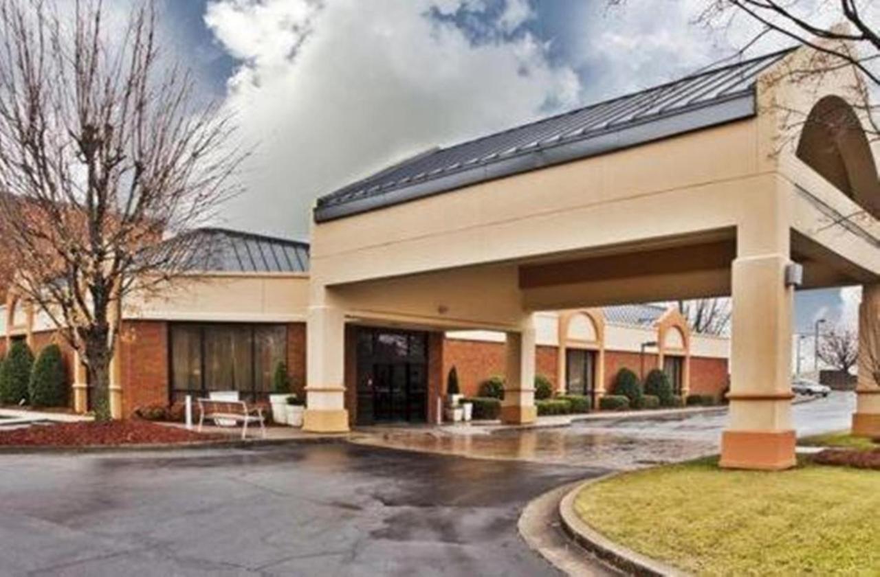 Ramada By Wyndham Gainesville Exterior foto