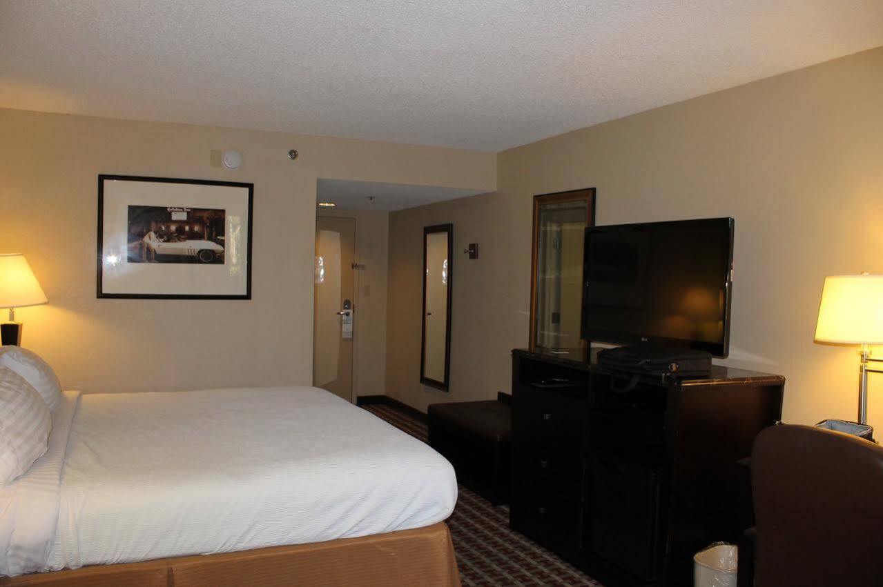 Ramada By Wyndham Gainesville Exterior foto